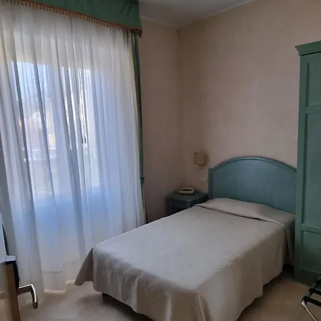 Hotel Riviera 3 Stelle con piscina estiva gratuita e garage a pagamento-2